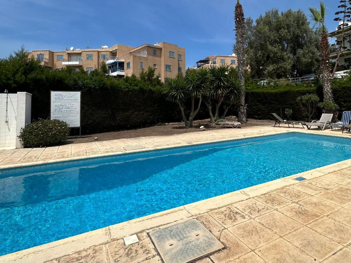 Sea View Apartment Near The Beach Paphos Exterior foto